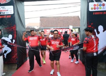 Lepas Sepakad Run 2026, Wawali Arya Wibawa Gemakan Gaya Hidup Sehat, Bangun Kebersamaan di Padangsambian Kaja