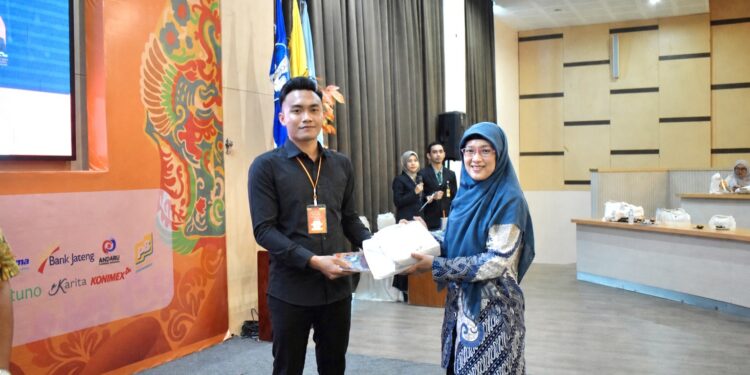Mahasiswa Magister Kesehatan Masyarakat UGM Raih Best Oral Presenter pada Konferensi Bergengsi 9th Biennial Scientific Meeting of the Indonesian Health Economics Association 2026